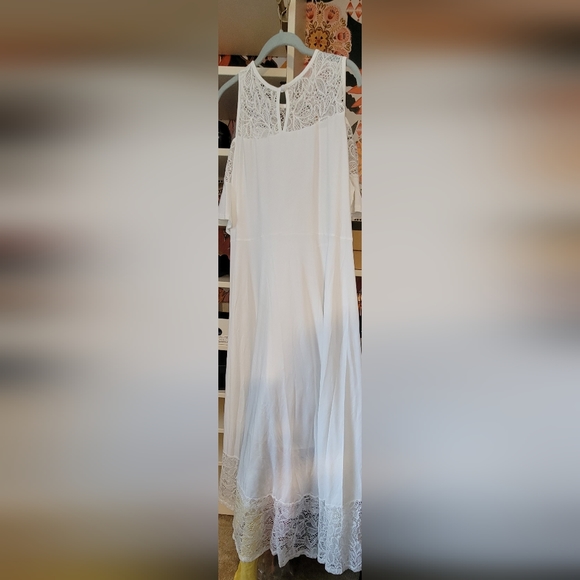 White Lace dresa - Picture 3 of 3